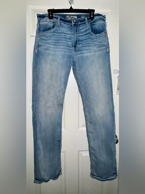 BKE (Tyler) Men’s Straight Leg Jeans in Light Blue Wash